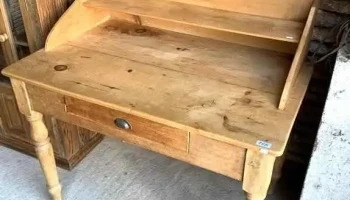 Mesa Escritorio En Pino Blanco Patas Torneadas 1,05 X 0,67 X 1,04 Alto