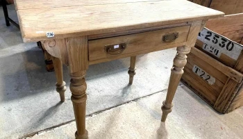 Mesa Escritorio  En Roble Patas Torneadas 1 Cajon 0,90 X 0,57 X 0,75 Alto