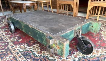Mesa Ratona Artesanal Lapacho,  Hierro, Chapa C/  Remaches Y 2  Ruedas 1,53 X 0,83 X 0,30 Alto