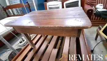mesa ratona de madera color marron