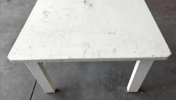 mesa ratona de madera pintada de blanco