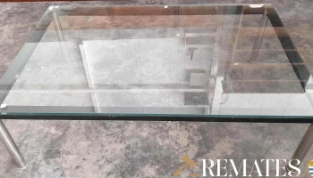mesa ratona tapa de cristal y base de hierro cromada