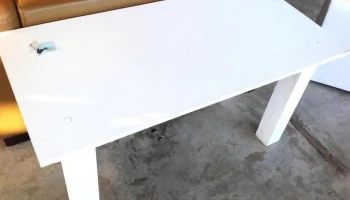 mesitas rectangulares blancas bajas