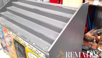 mueble exhibidor de caramelos en madera color gris