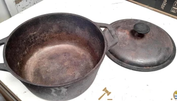 olla de hierro en impecable estado