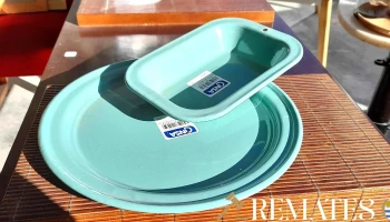Par de fuentes esmaltadas una redonda y otra rectangular