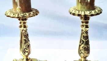 Par de pie de veladoras de bronce macizo