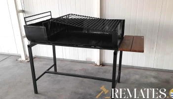 parrillero nuevo con parrilla, leñero, estante en madera y corte lateral