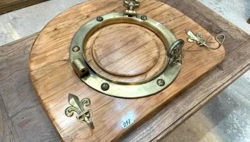 Perchero Ojo De Buey En Bronce 0,74 X 0,64 Alto