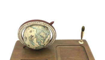 Portapluma Para Escritorio Con Globo Terraqueo Y Base De Madera