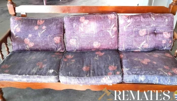 R sofa en madera de 3 cuerposs con 6 almohadones