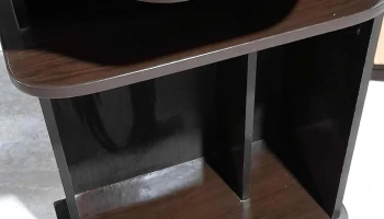 Rack de tv y video con varios estantes de color marron
