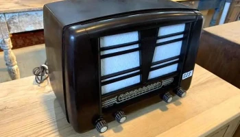 Radio A Valvulas Caja De Baquelita (funcionando)