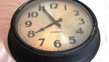 Reloj antiguo de estación Ferrocarril ingles en chapa