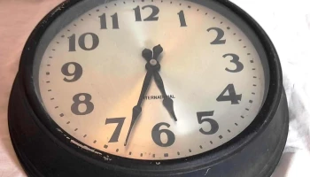 Reloj antiguo de estación Ferrocarril ingles en chapa