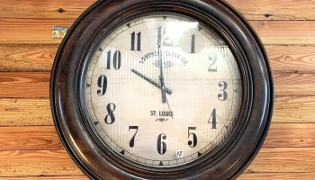 Reloj De Pared Circular St.louis 0,73 Diam. (replica)