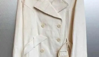 Saco marca Lolita en pana blanco en talle Xl