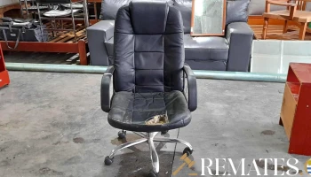 silla de escritorio con tapizado a la vista