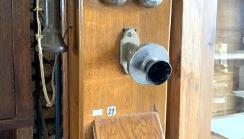 Telefono  De Pared  Mueble En Roble