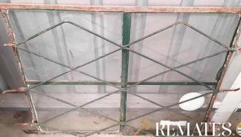 ventana de 2 hojas con reja verde
