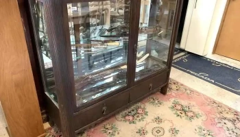 Vitrina 2 Puertas Y 2 Cajones Art Deco En Roble 1,34 X 0,40 X 1,23 Alto