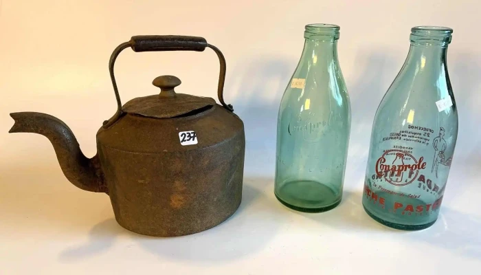 1 Caldera De Hierro Y 2 Botellas Conaprole