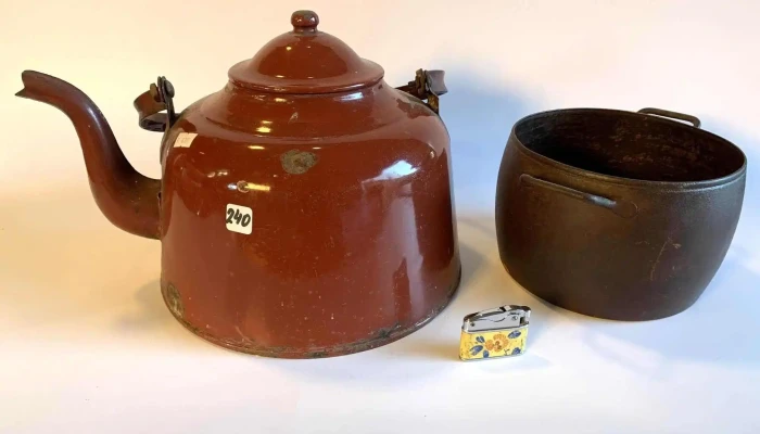 1 Caldera Esmaltada Y 1 Olla De Hierro