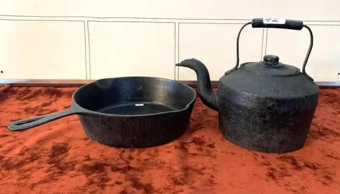 1 Caldera Y 1 Sarten De Hierro 0,28 Diam