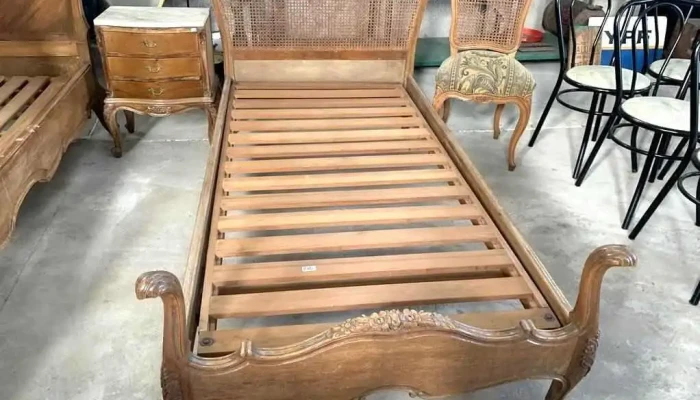 1 Cama De 1 Plaza Mesa De Noche Y Silla 1 - 06-12-2020