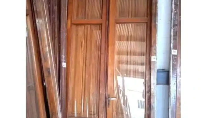 1 puerta de 2 hojas