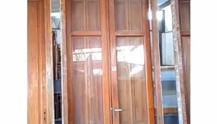 1 puerta de 2 hojas