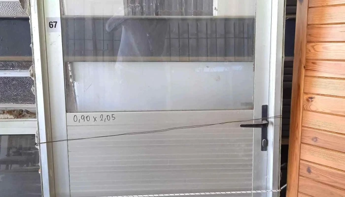 1 puerta de aluminio