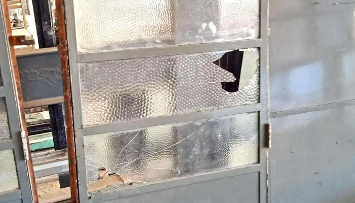 1 puerta de chapa