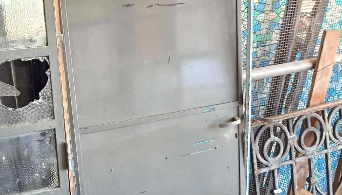 1 puerta de chapa