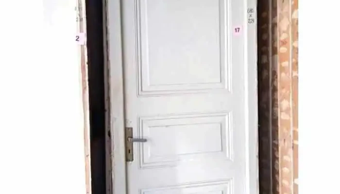 1 puerta de madera