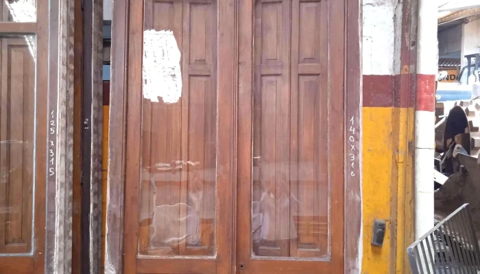 1 Puerta Vidriada Con Postigos -  1 - 13-03-2021