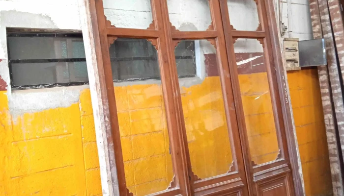 1 puerta vidriada de 3 hojas