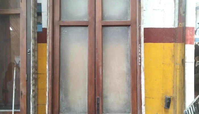 1 Puerta vidrios esmerilados