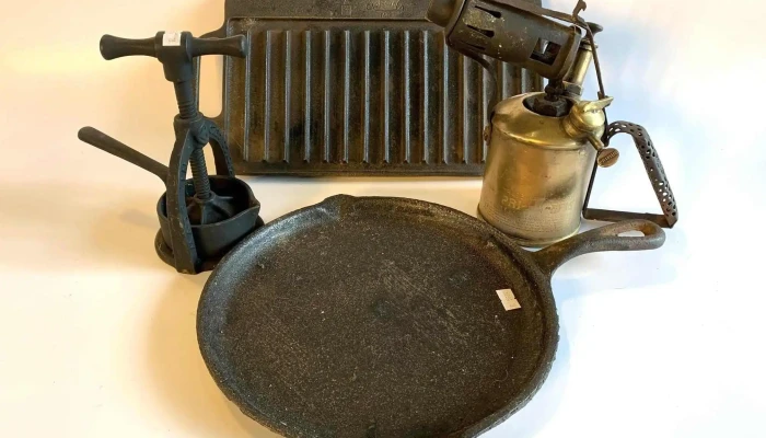1 Soplete En Bronce,  Plancheta, Plancha Y Prensa De Hierro