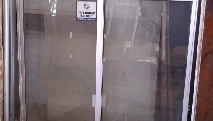1 Ventana de aluminio