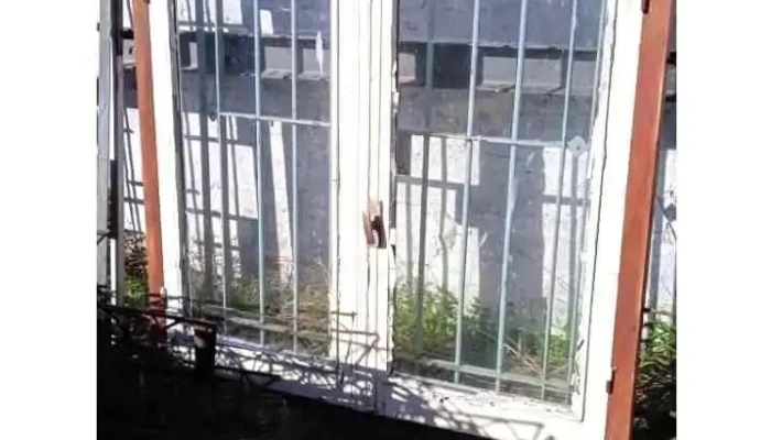 1 ventana de madera