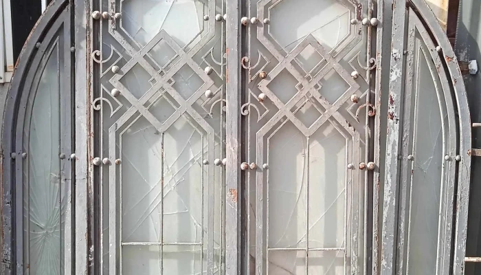1 ventana de medio punto de hierro antigua