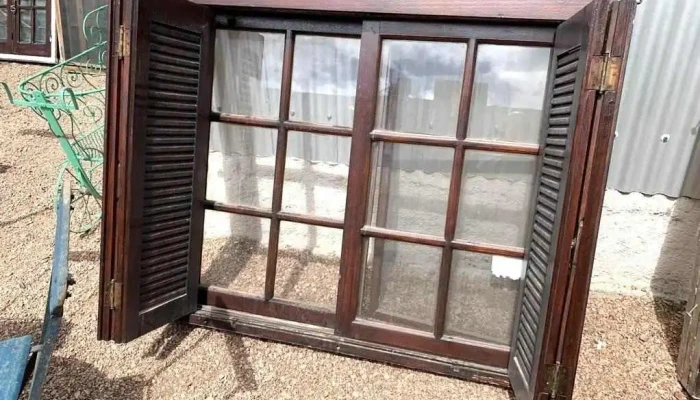 1 Ventana Madera De 2 Hojas De Correr Con Postigos De Celosias 1,40 X 1,20