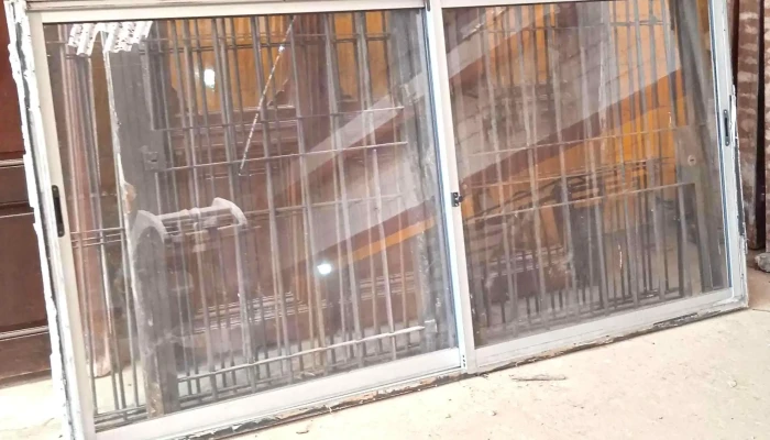 1 Ventanal de aluminio