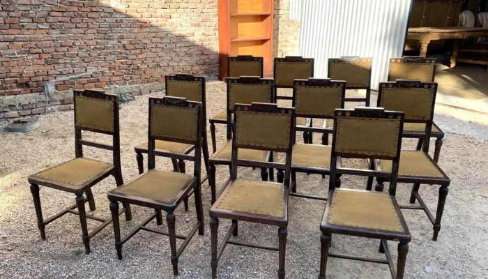 12 Sillas en Cedro Inglesas Tapizadas