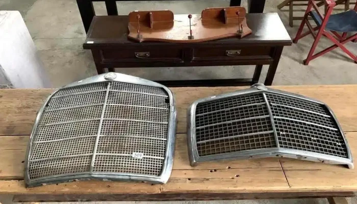 2 Caretas De Mercedes Benz (faltan Estrellas)