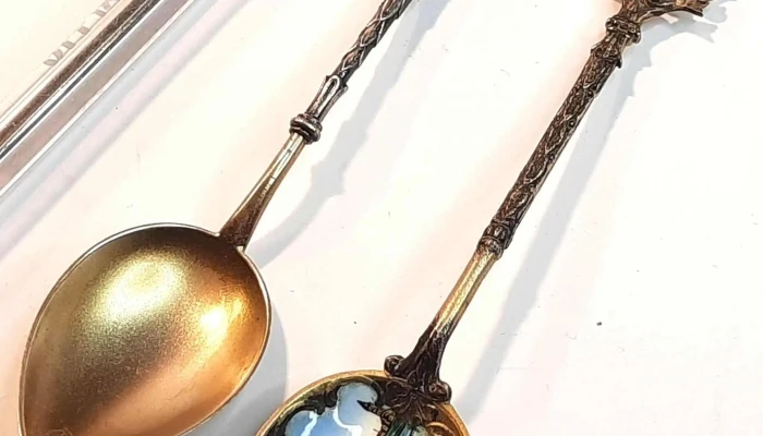 2 cucharitas de plata y esmalte Playa Ramirez y recuerdo de Montevideo