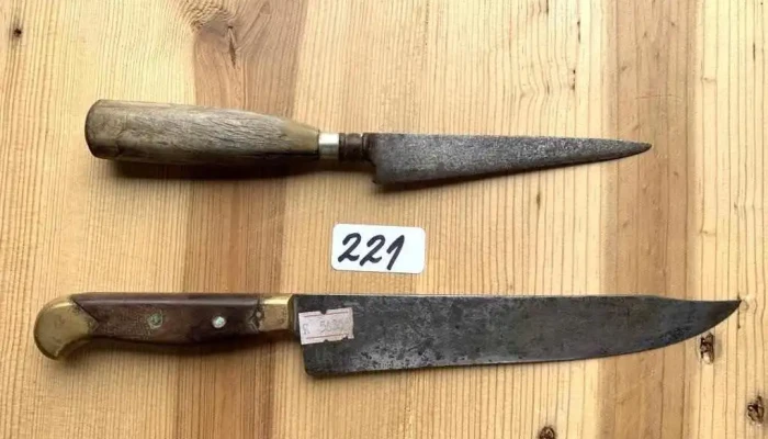 2 Cuchillos Cabo Guampa ( Hoja 0,13) Y Puñal Cabo Madera Y Bronce (hoja 0,18)