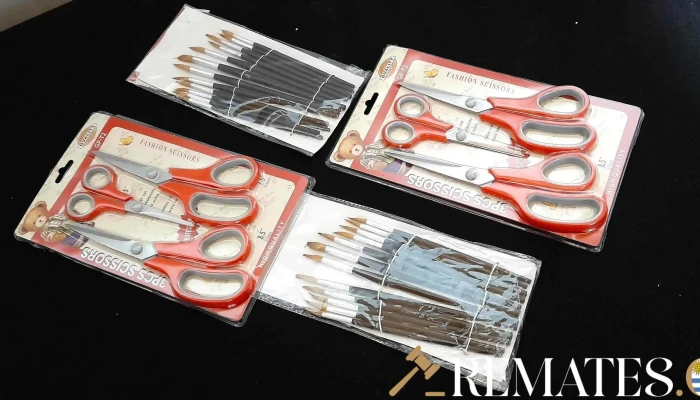 2 set de 12 pinceles y 2 set de 3 tijeras
