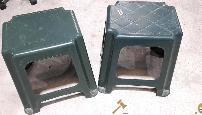 2 taburestes de Pvc verdes
